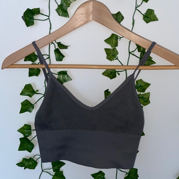 Grey cropped tank top - Picture 2 of 3